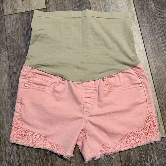 Bella Nda Pants - 🛍️ Bella NDA. Maternity shorts great condition.